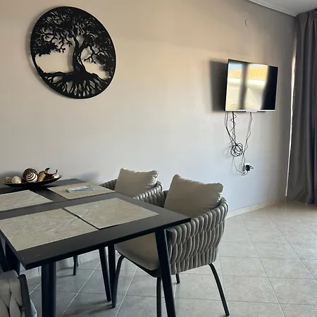 Апартаменты A 10 , Sea Views, Wifi, Airconditioning And Parking, Terrace Лоутраки