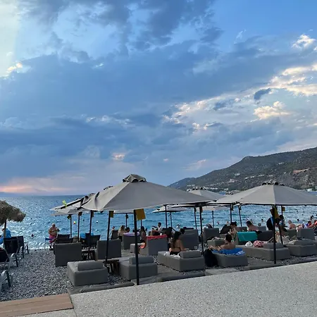 A 10 , Sea Views, Wifi, Airconditioning And Parking, Terrace * Лоутраки