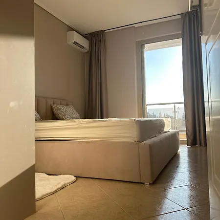 A 10 , Sea Views, Wifi, Airconditioning And Parking, Terrace * Лоутраки